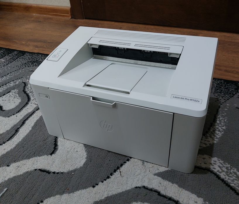 HP LaserJet Pro M102a
принтер