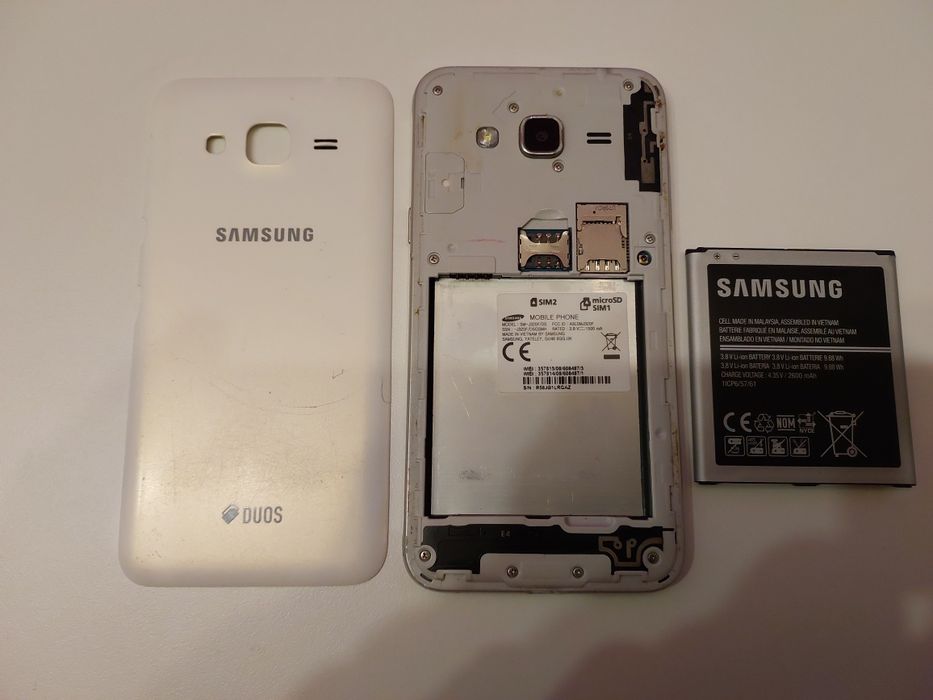Lot 3 smartphone Samsung Galaxy S III și J3.