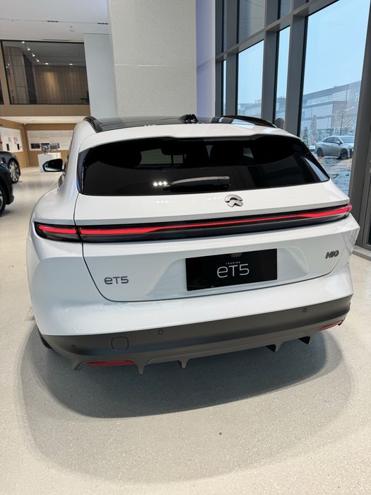 Электромобиль компании NIO (ET5T)