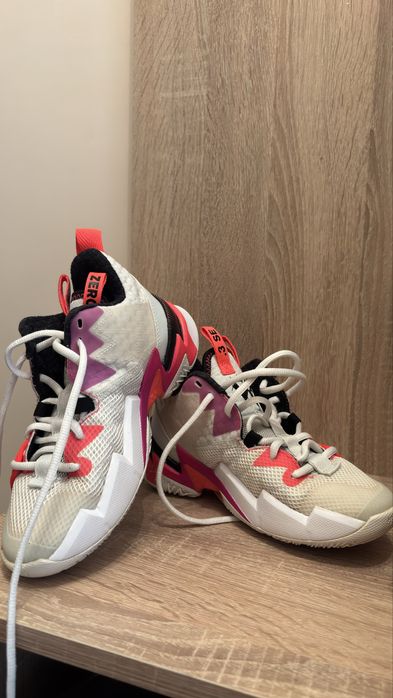 Дамски /детски маратонки Jordan