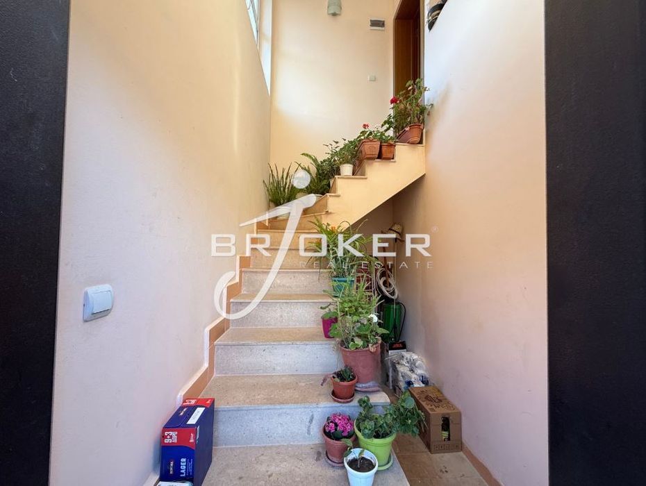 Къща в Кърджали-с.Резбарци площ 180 цена 280000