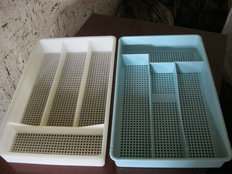 Хозяйственный инвентарь- безмены ,контейнеры