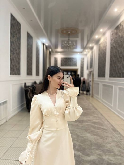 Платье светло беж