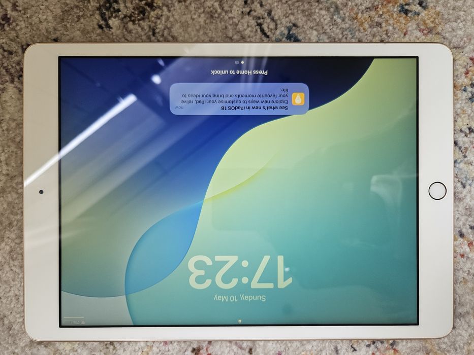 Ipad 8 с химикалка, rosegold в отлично състояние