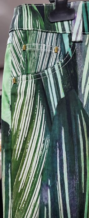 Женский костюм с юбкой