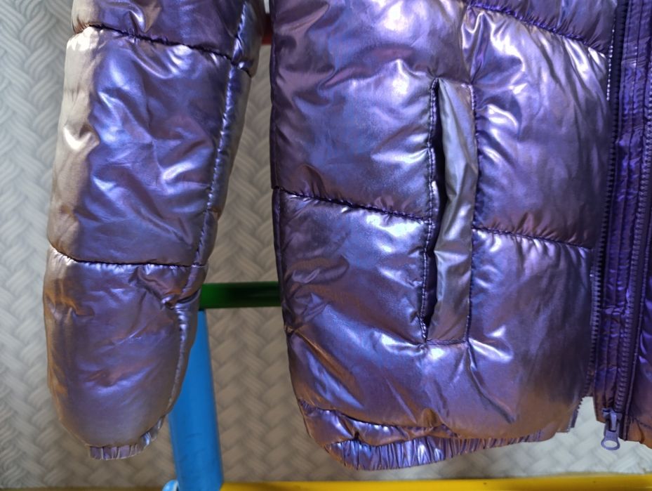 Продам куртку девочке