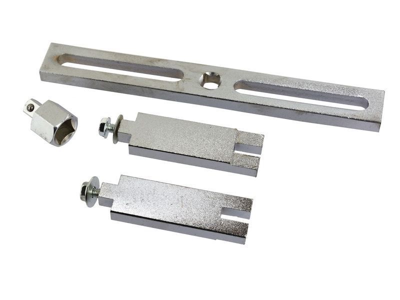 Универсален ключ за демонтаж на резервоарния капак