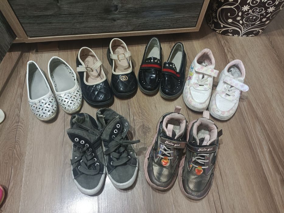 Продам детскую обувь