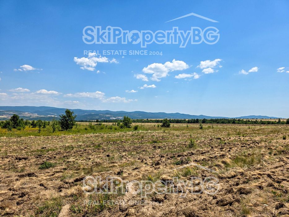 Парцел до голф клуб Ибър в Долна Баня!