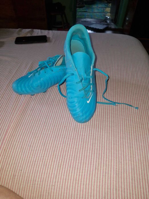 Crampoane Nike pentru teren