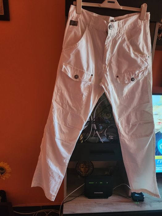 Продавам чисто нови мъжки панталони.Размер 50 или XL