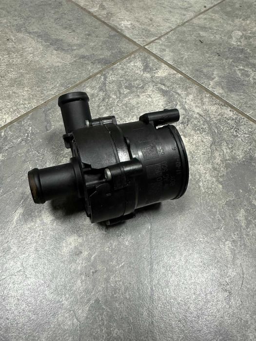 Volkswagen Pump BOSCH 5C0965567