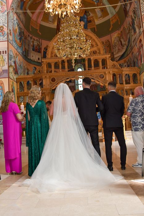 Vând rochie de mireasă cu trenă detașabilă de la Natalia Vasiliev