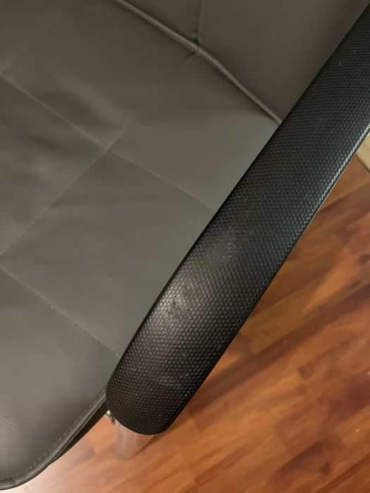 Стул офисный ,серого цвета