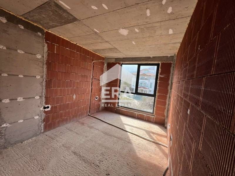 Ера Тера продава нов четиристаен апартамент № 15 в м. Гърдова глава.