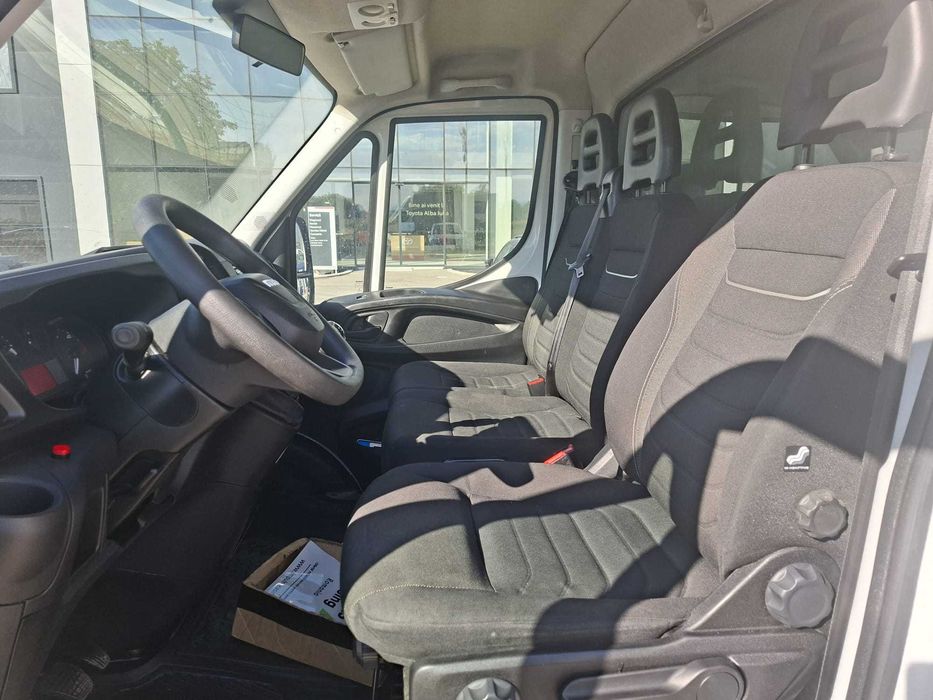 IVECO de 3000  PRELATA+LIFT.68000km Finantare Leasing Rata 465 €