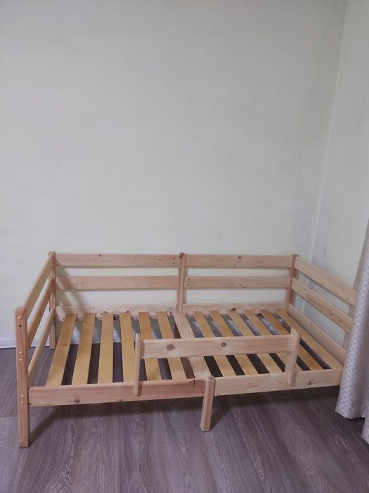 Детская кровать б/у без матраца