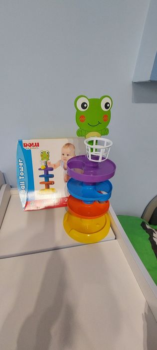 Детски  играчки.Едната е музикална.