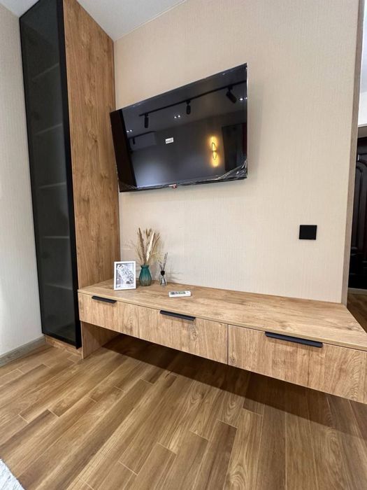 Новомосковская Продаётса 2/1/5 Стадион старт