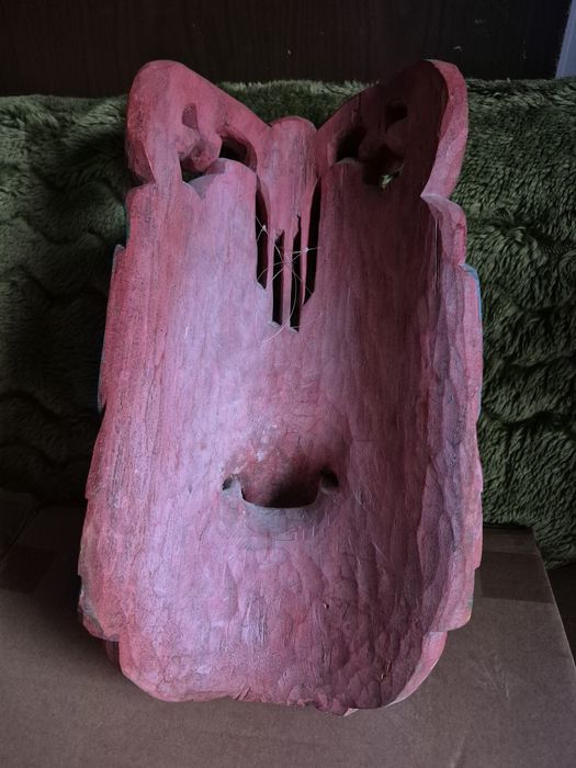 Vând o masca lemn,scluptate pictate manual ,made Indonezia

- fabricat