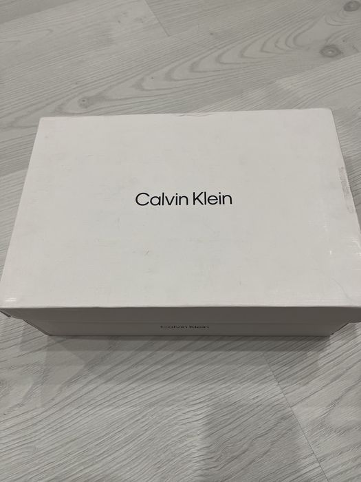 Продаю новые кроссовки Calvin Klein