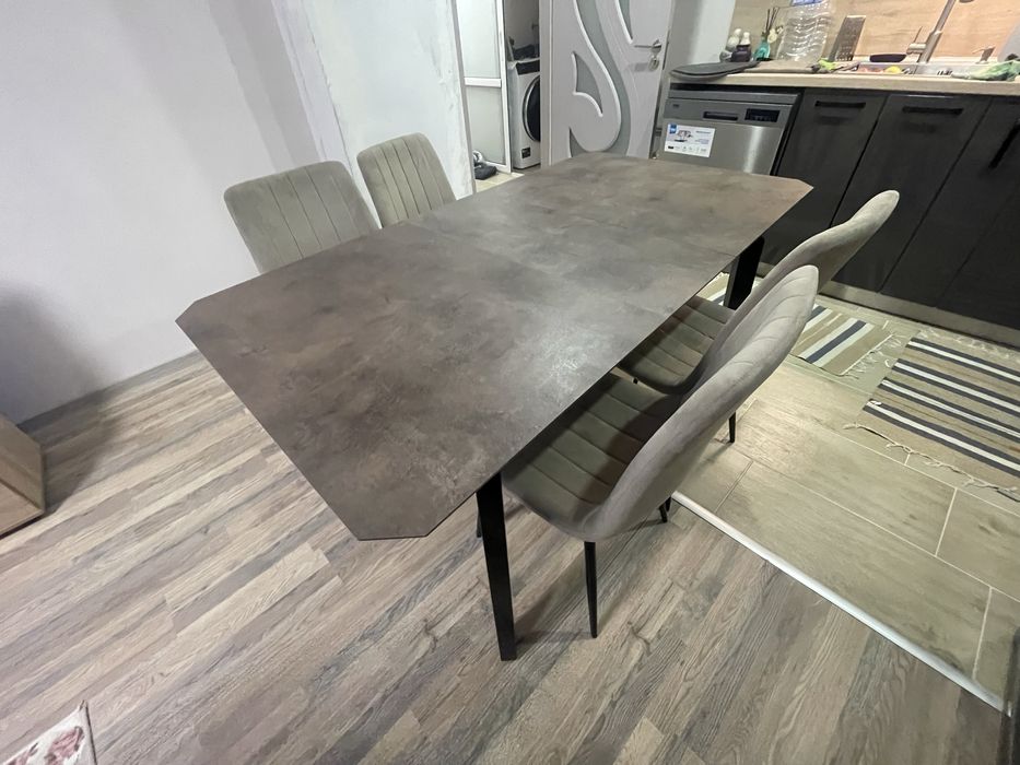 Трапезна Маса разтегателна с четири стола