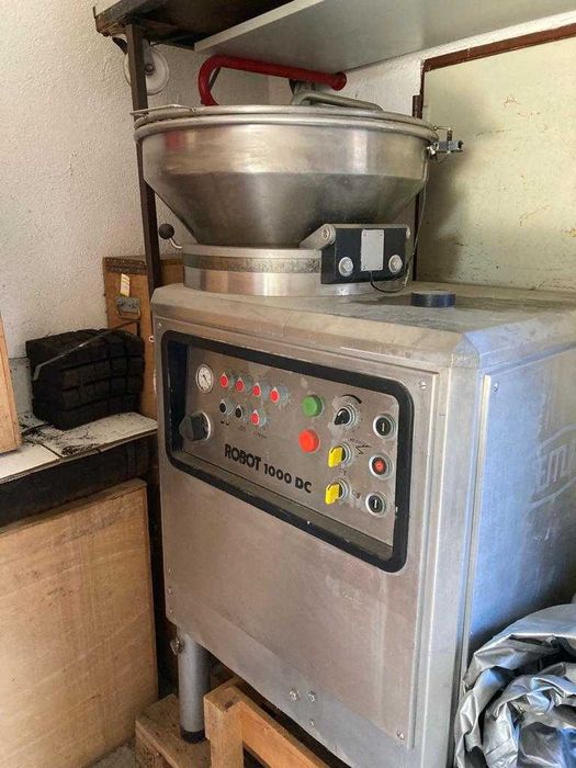 Masina umplut carnati