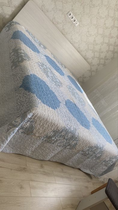 Продам кровать 180|200 с матрасом