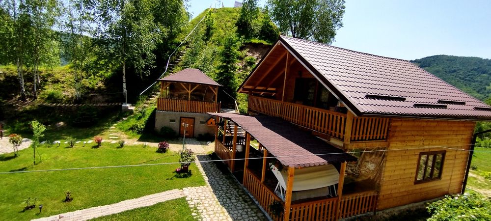 Cabana de inchiriat cu ciubar/jacuzzi la munte!