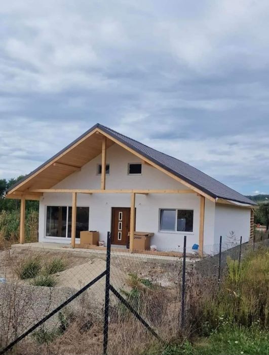 Producători de case din panouri Sandwich termoizolant pe structura metalica Lucram fără avans
