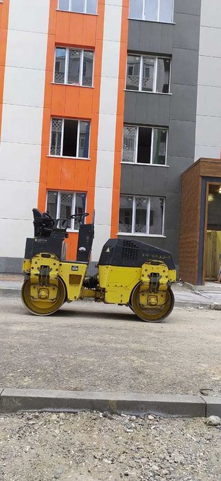 Аренда погрузчик 2 куб 3 куб каток 3тон