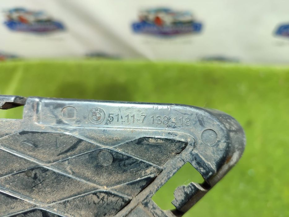 GRILA BARA FATA DREAPTA BMW SERIA 3 E90 LCI 318D 2.0 DIESEL 2009 COD OEM 7138418 / 51117138418 / 2005-2013