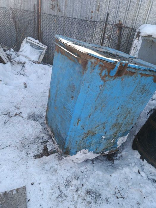 Ёмкость для жидкости, с краном