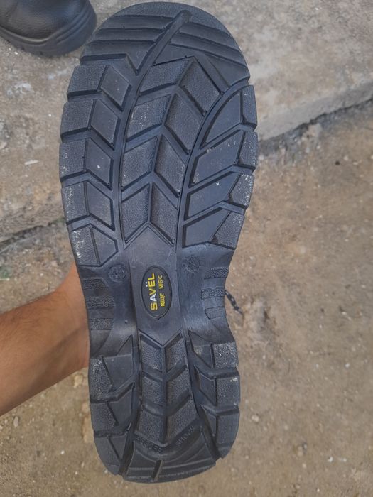 Продаётся спецобувь