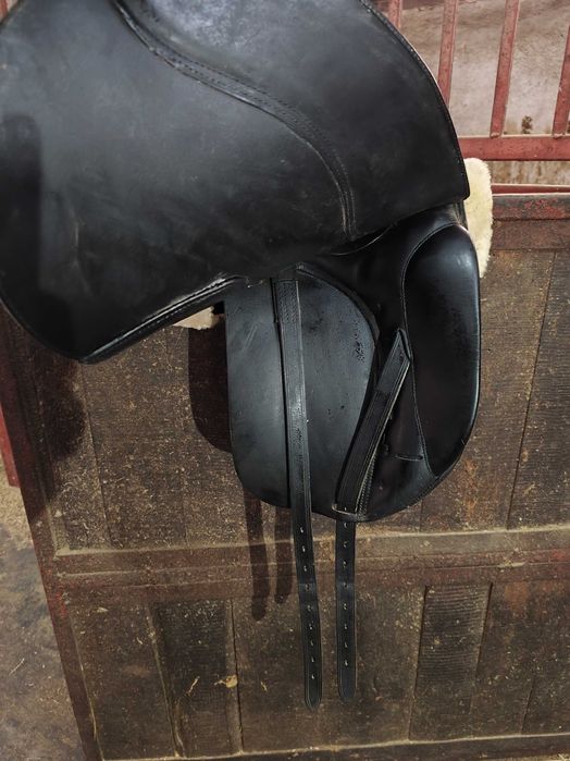 Седло за обездка