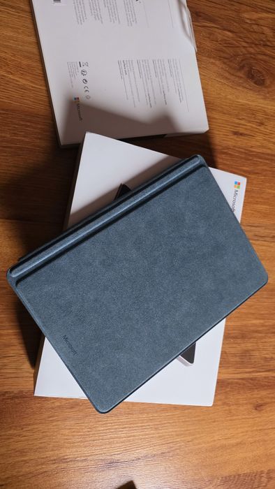 Tableta laptop Microsoft Surface Go 10.5" cu tastatura