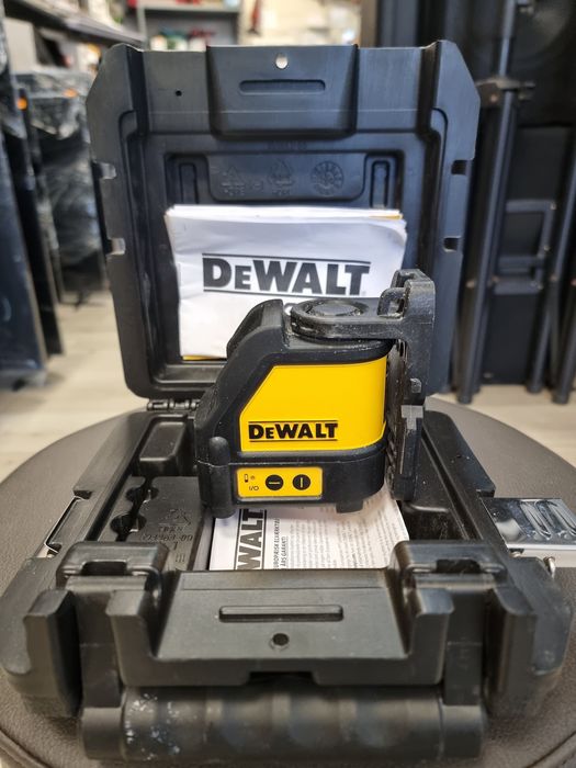 Amanet F28: Nivela laser cu linii DeWalt DW