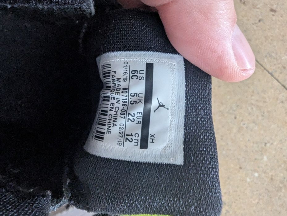 Incaltaminte bebe Nike Jordan Marime 22