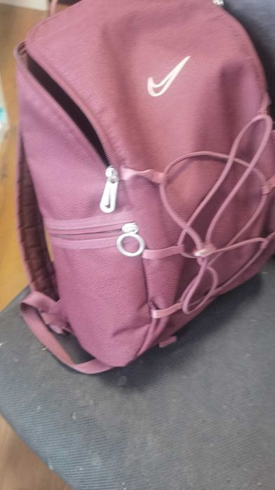 rucsac nike visiniu ca nou