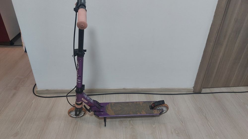Vand 2 trotinete Oxelo, stare buna