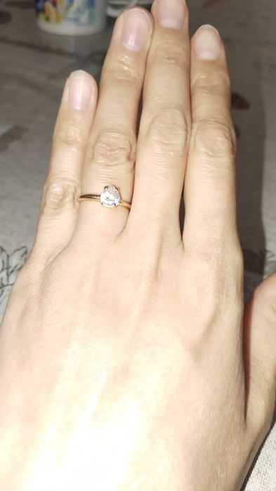 Продам кольцо 16 размер золото