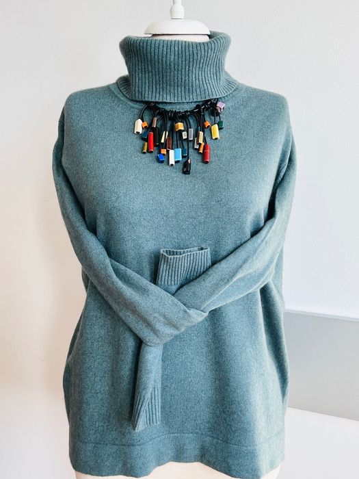 Мек топъл разкошен пуловер в хубав цвят