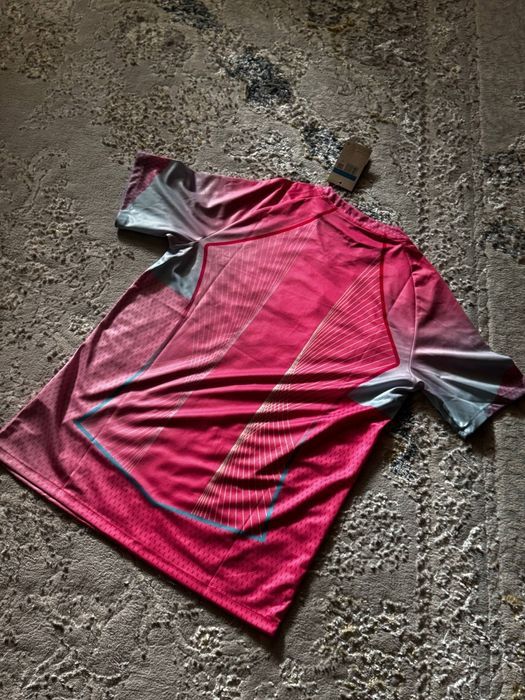 Розовая футболка Барселоны