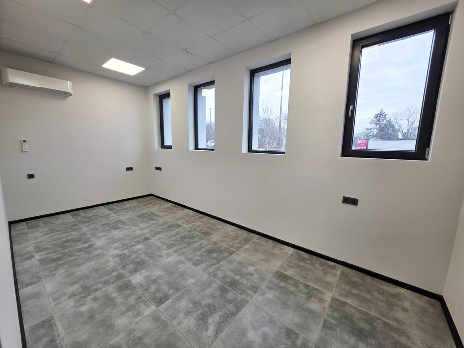 Продавам Производствена сграда в парцел два декара от Собственик