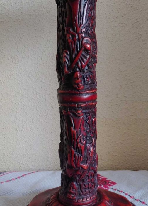 Măsuță rotundă din rășină asiatică