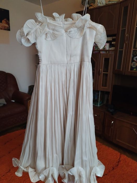 Rochie nouă cu eticheta