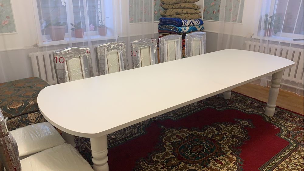 Стол 4 метра  белого цвета
