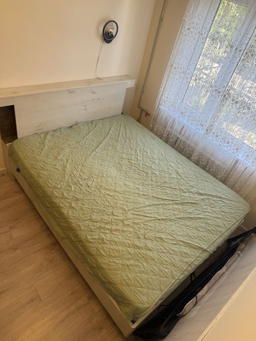 Кровать с матрасам