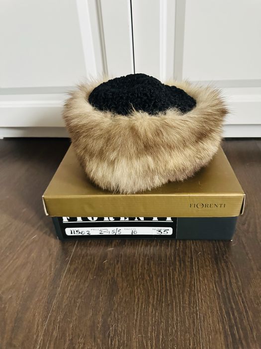 Caciula eleganta , de dama din astrahan si blana naturala