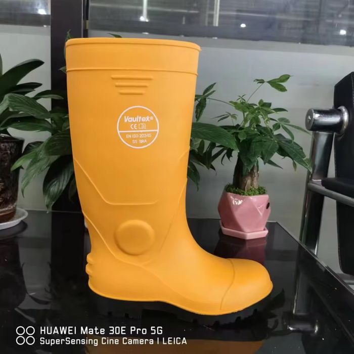 Сапоги резиновые «Шахтерские» с металлической ставкой 22$ оптом